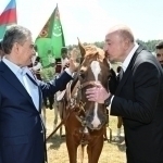 Aliyev “Arqadag‘“ga ot sovg‘a qildi