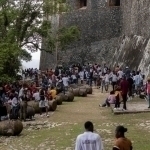 Gaitidagi tiqilinchda o‘nlab odamlar halok bo‘ldi (video)