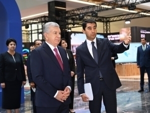 Shavkat Mirziyoyev ta’lim sohasiga oid ko‘rgazma bilan tanishdi