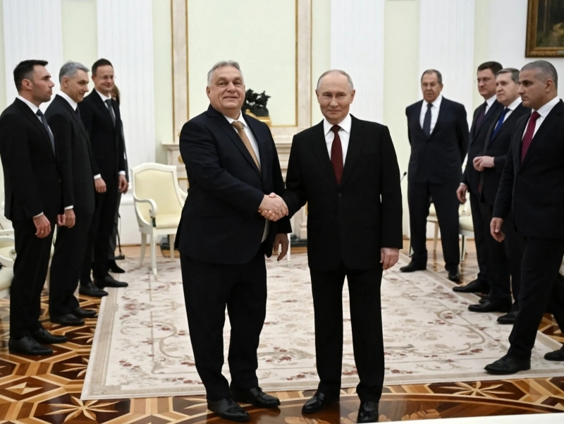 Orban 14-marta Putin bilan uchrashdi. Bu gal Lavrov ham “sahna”ga qaytdi