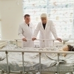 Фарғоналик 2 яшар қизалоқ 135 та магнит шарчани ютиб юборди