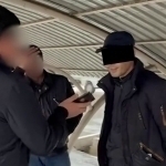 Фарғонада 101 минг доллар пора сўраган солиқчи ушланди (видео)