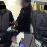 Qarshida hokim yordamchisi 1000 dollar bilan qo‘lga tushdi