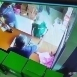 Чек сўраган болани урган сотувчи қамалди