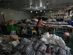 АҚШ Хитой товарлари учун божсиз импорт қоидасини бекор қилди