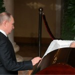 Путин Жириновскийнинг жонсиз жасадига таъзим қилиб видолашди (фото+видео)