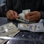 Official dollar exchange rate decreases