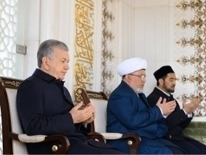 Shavkat Mirziyoyev visits Islam Karimov Mausoleum