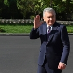 Мирзиёев Макронни кутиб олиш учун Самарқандга борди