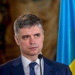 Зеленский ўзини танқид қилган элчини ишдан бўшатди