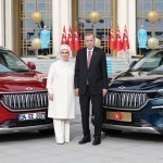 Erdo‘g‘an rafiqasi bilan Turkiyaning ilk milliy elektromobilida sayr qildi