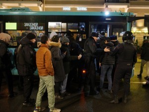 Санкт-Петербург марказида полиция 2 минг мигрантни ҳибсга олди
