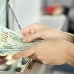 Dollar kursi pasaydi