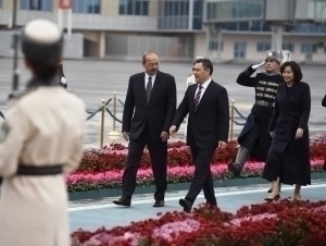 Japarov arrives in Tashkent accompanied by his wife