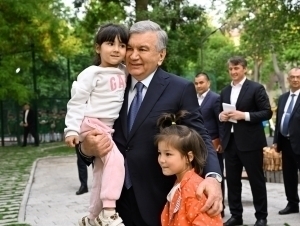 Шавкат Мирзиёев Мирзо Улуғбек туманидаги маҳаллага борди