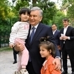 Shavkat Mirziyoyev Mirzo Ulug‘bek tumanidagi mahallaga bordi
