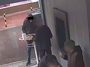 Аризасини қайтариб олиш эвазига 5 минг АҚШ доллари олган “замдиректор” қўлга тушди