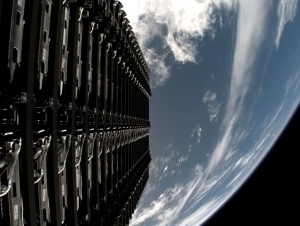 Starlink’нинг орбитадаги сунъий йўлдошлари сони 10 мингдан ошди