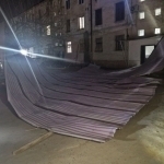 Buxoroda kuchli shamol uy tomini uchirib yubordi