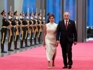 Никол Пашинян хотини билан ажрашди