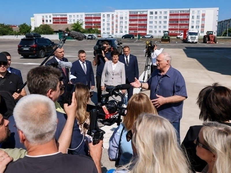 Lukashenko explains procedure for attracting Uzbek workers to Belarus