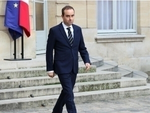 Fransiyaning yangi Bosh vaziri 1 oyga ham bormadi