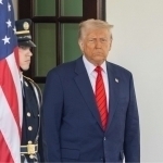 Трамп урушларни деб ухлолмаётганини айтди