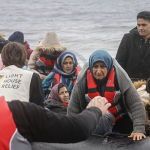 Tinchlik izlab yo‘lga chiqqanlar. Gretsiya qochoqlarni otishma bilan kutib oldi (fotogalereya)