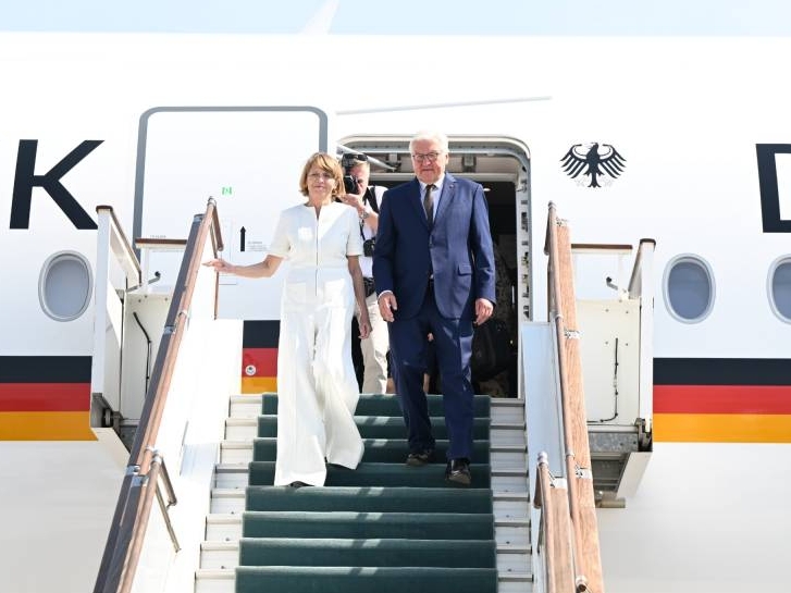 German President arrives in Uzbekistan with wife