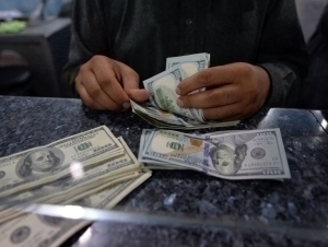 Dollar kursi yana pasaydi