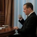 Rossiya oddiy odamlar qirilib ketmasligini o‘ylab, Ukrainaning jilovini bo‘sh qo‘yyapti – Medvedev