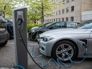 Norvegiya elektromobillar soni benzinli mashinalardan oshib ketgan ilk davlatga aylandi