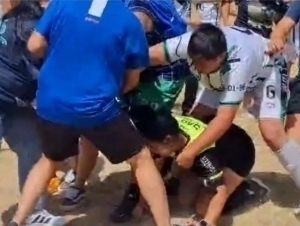 Argentinada o‘yindan so‘ng 20 yoshli ayol hakam kaltaklandi (video)