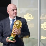 FIFA prezidenti elektron tablodan foydalanishni o‘rgandi (Video)