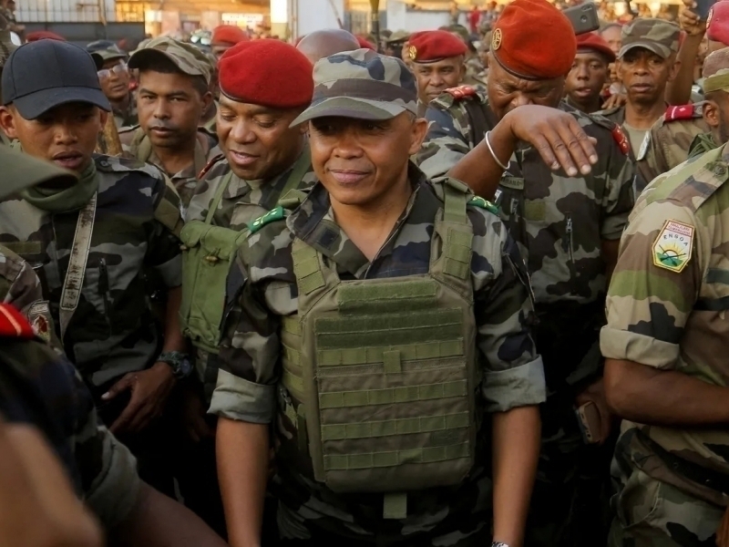 Мадагаскарда ҳарбий тўнтариш: исён етакчиси президент бўлмоқчи