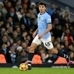 “Manchester City” defender encourages Abdukodir Khusanov during the game