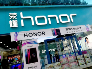 Huawei Honor smartfon brendini sotuvga qo‘ydi