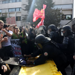 Францияда ўқувчилар намойиши: мактабларга ўт қўйилди (видео)