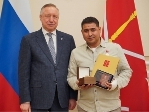 Sankt Peterburg gubernatori Xayrullo Ibodullayevni mukofotladi (video)