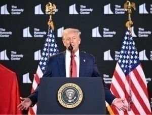 Трамп Путин ва Зеленский учрашиши мумкинлигини эълон қилди