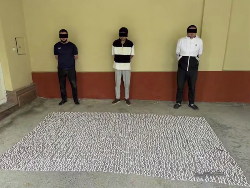 Suspects attempt to flee security officers in Fergana with psychotropic drugs (video)