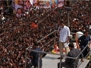 Ҳиндистонда машҳур актёр ўтказган митингда кўплаб одамлар ҳалок бўлди