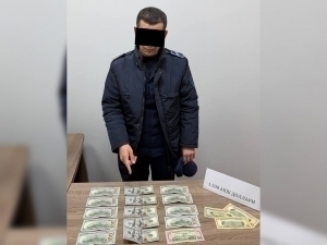 Тошкентда ФВБ ходими 1500 доллар пора билан қўлга тушди (видео)