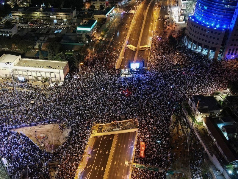 Isroil tarixidagi eng yirik norozilik namoyishi bo‘lib o‘tdi (fotogalereya)