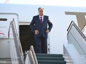 Имомали Раҳмон ҳам Тошкентга етиб келди