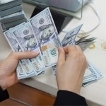 Dollar kursi qariyb 100 so‘mga pasaydi