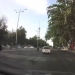 Toshkentda Spark skuterni urib yubordi (video)