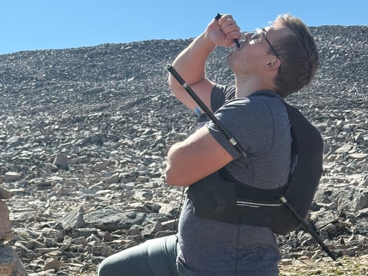 Tanasiga trekking tayog‘i sanchilgan erkak 16 km yurib, omon qoldi