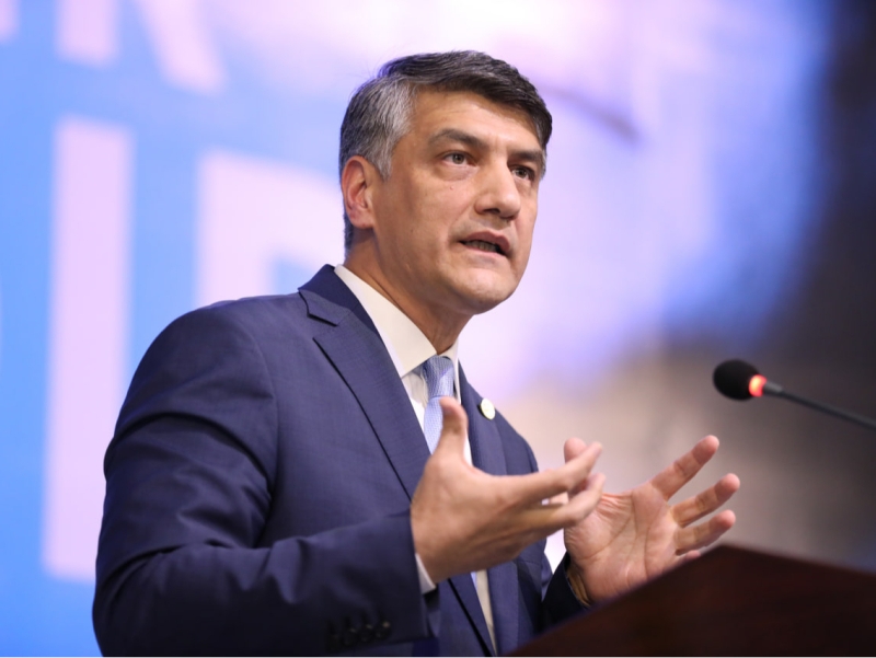 “Qanaqa ahamiyati bor?” Alisher Qodirov Toshkentdagi tarixiy binoni saqlashga e’tiroz bildirdi (video)