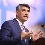 “Qanaka ahamiyati bor?” Alisher Qodirov Toshkentdagi tarixiy binoni saqlashga e’tiroz bildirdi (video)